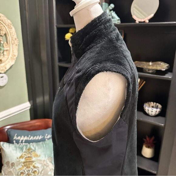 Eastern Mountain Sports Black Fuzzy Vest Size M - Picture 4 of 8